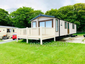 LUXURY CARAVAN 10 mins TO BEACH